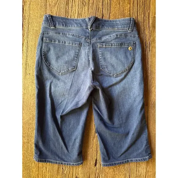 Democracy “Ab” technology Bermuda Style Denim Shorts - Picture 2 of 6